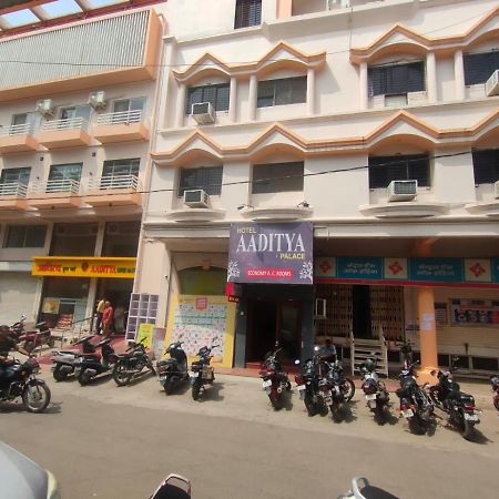 Hotel Aaditya Palace Bhusāwal Dış mekan fotoğraf