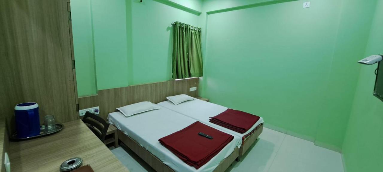 Hotel Aaditya Palace Bhusāwal Dış mekan fotoğraf