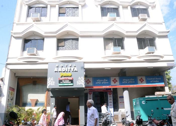 Hotel Aaditya Palace Bhusāwal Dış mekan fotoğraf