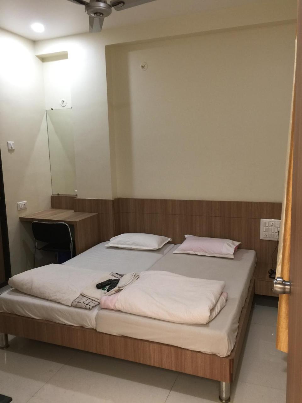 Hotel Aaditya Palace Bhusāwal Dış mekan fotoğraf