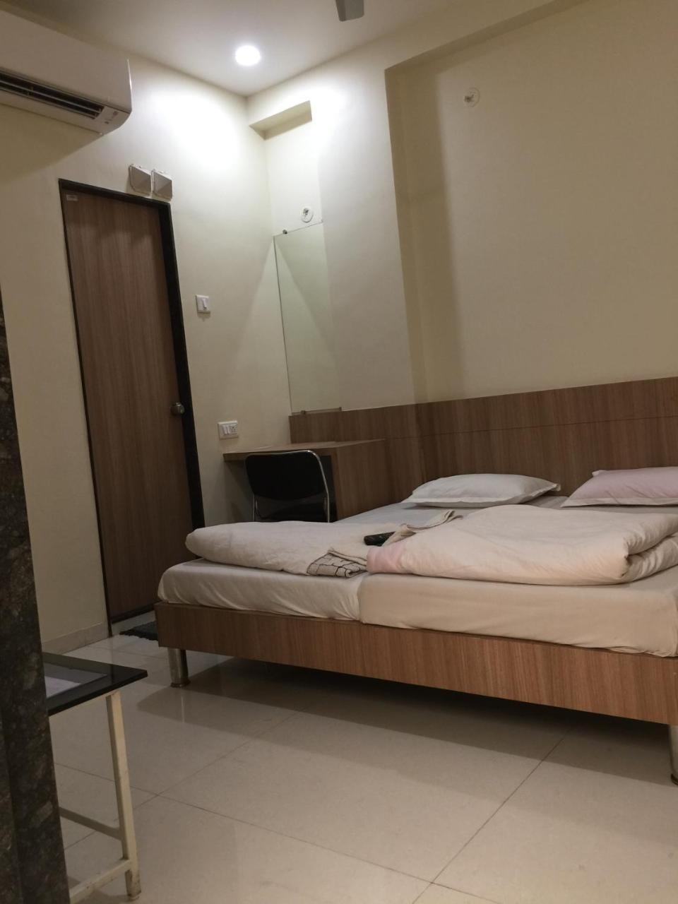 Hotel Aaditya Palace Bhusāwal Dış mekan fotoğraf